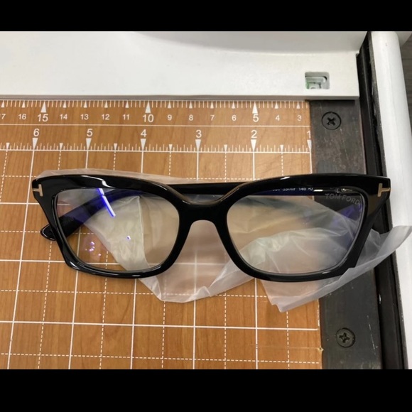 Tom Ford FT5552 Optical Ophthalmic Eyeglasses - Picture 4 of 4